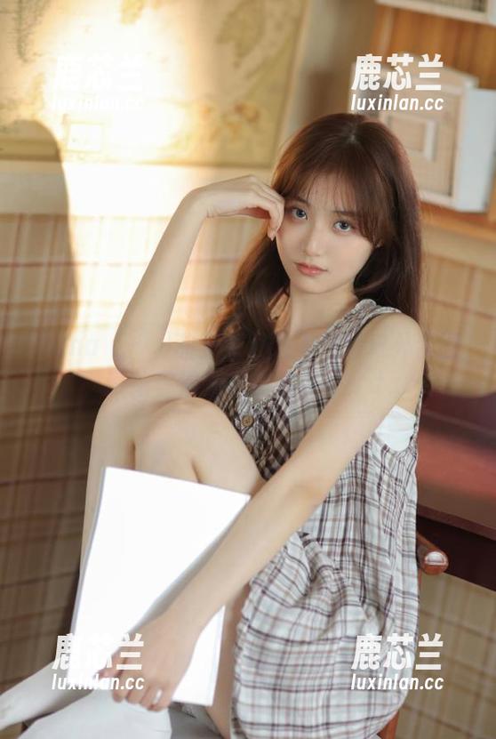 Yuna (윤아)甜美笑容融入最新户外套图，带给你清新自然的享受！.txt